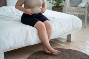 Worried about scars after a tummy tuck in Montreal? Dr. Arie Benchetrit helps patients in the Quebec area minimize scarring and recover smoothly.